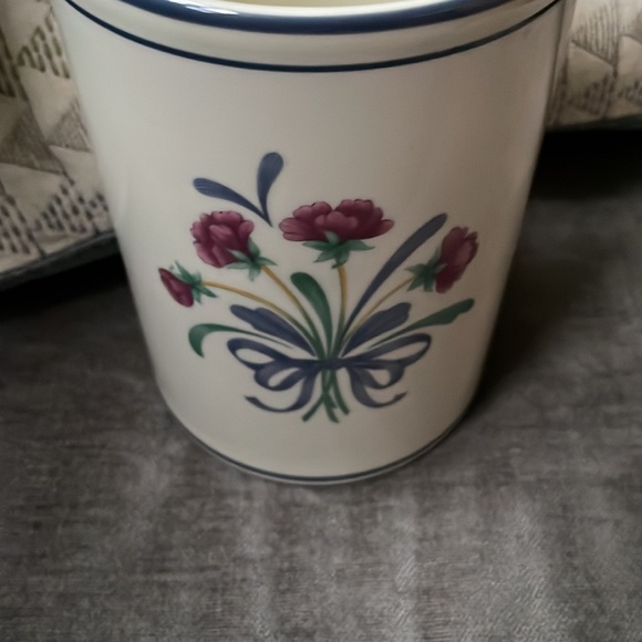 Lenox poppies on blue canister - Picture 4 of 6